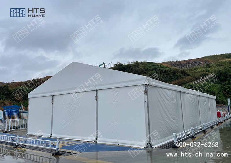這座工業(yè)鋁合金篷房用作倉儲，因為沿海抗風(fēng)11級